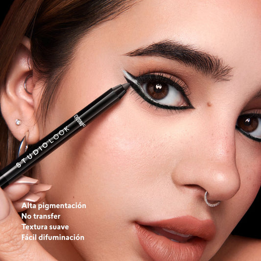 Delineador en lápiz efecto gel de Studio Look.