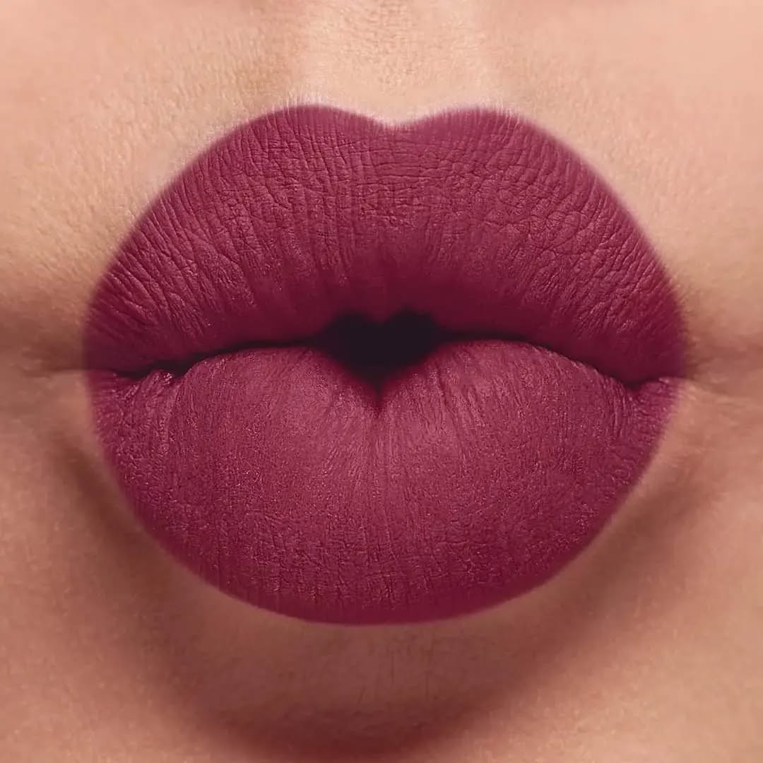 Elige entre +20 Tonos de labial mate larga duración Cyzone